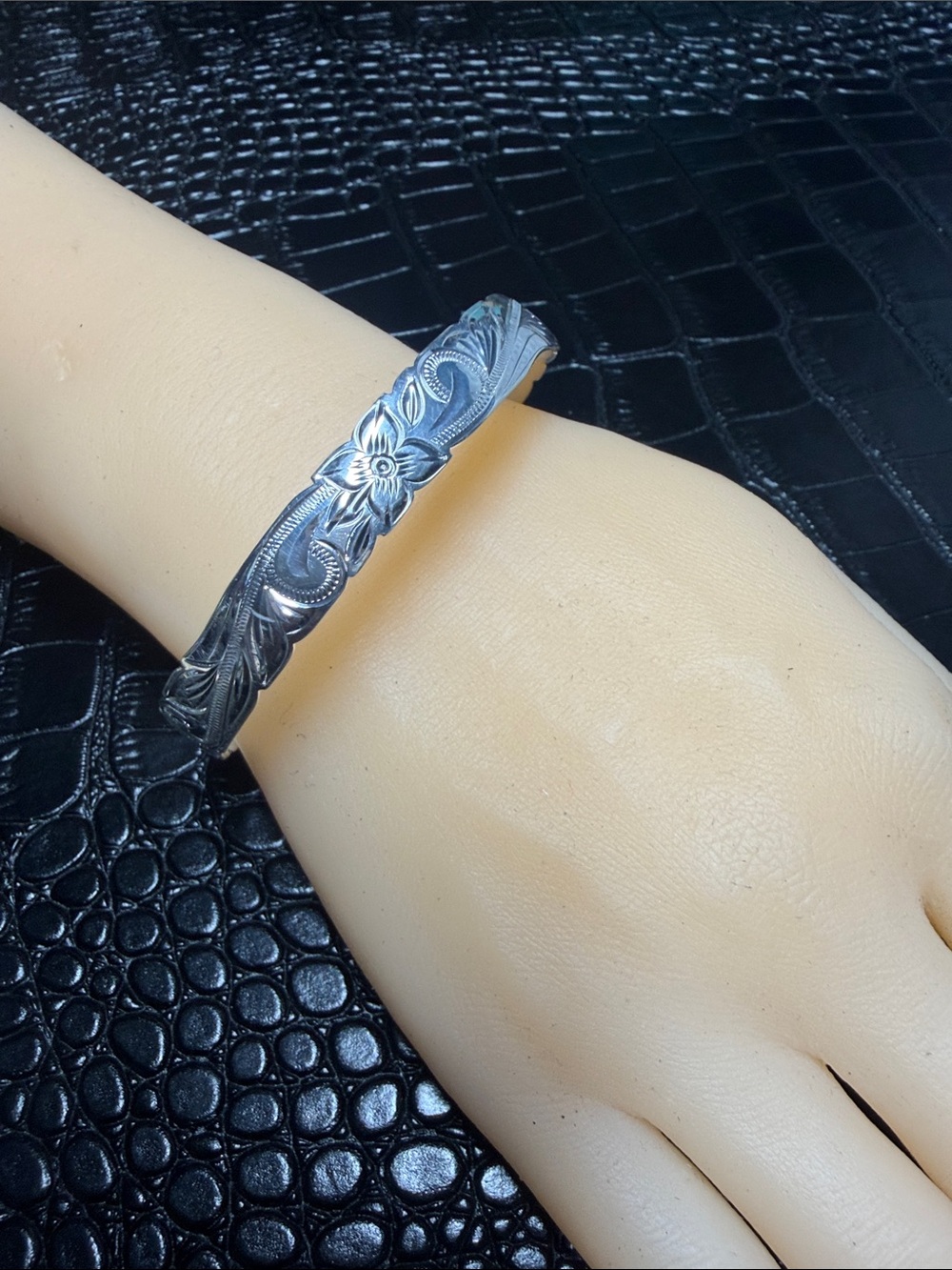 Hawaiian Sterling Silver Bangle Bracelet - Picture 1 of 9